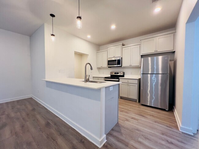 Building Photo - PRE-LEASING FOR JULY! Spacious 3-Bedroom Townhouse Near Texas Tech