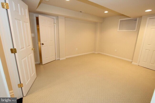 Building Photo - 10208 Sorrel Ave