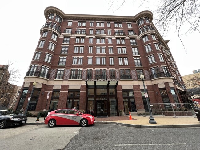 Building Photo - 1390 Kenyon St NW