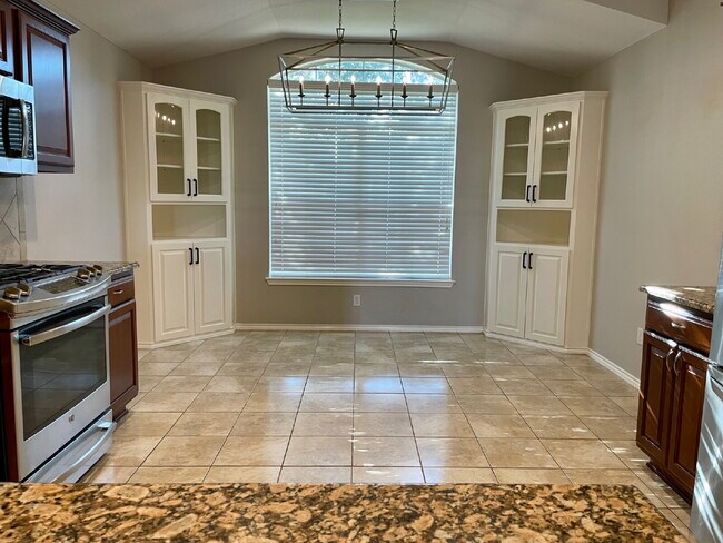 Building Photo - Charming 4-Bedroom Home in South Austin’s ...