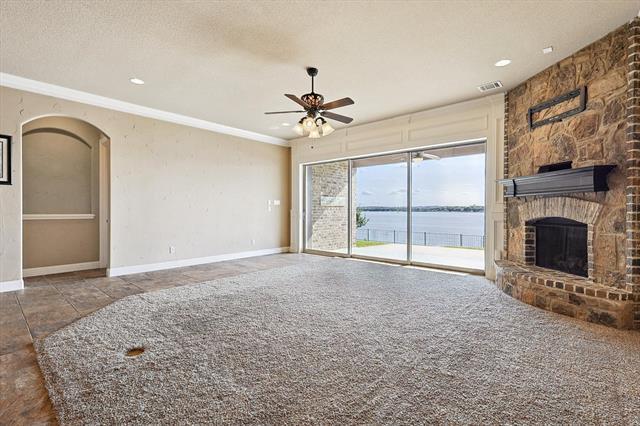 Building Photo - 10029 Lakeside Dr
