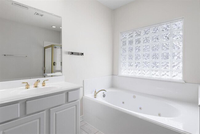 Building Photo - 6714 Montclair Dr