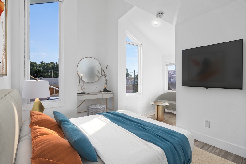 Building Photo - 850 N Van Ness Ave