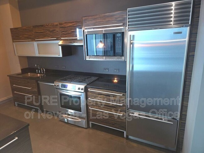 Building Photo - 200 Hoover Ave