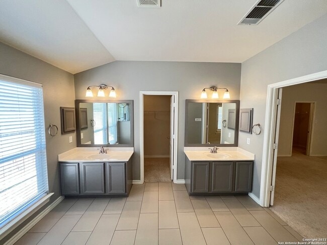 Building Photo - 1303 Bluff Forest