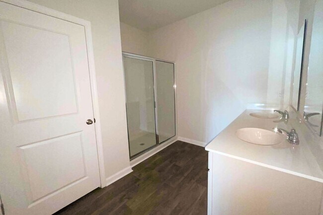 Building Photo - Available now. Beautiful 3 BR/2 BA Available in Cane Bay!