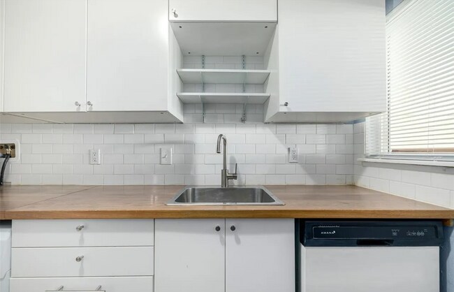 Building Photo - 8023 Wolff St