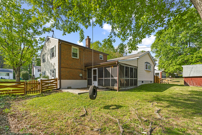 Building Photo - 2023 Rollingwood Rd