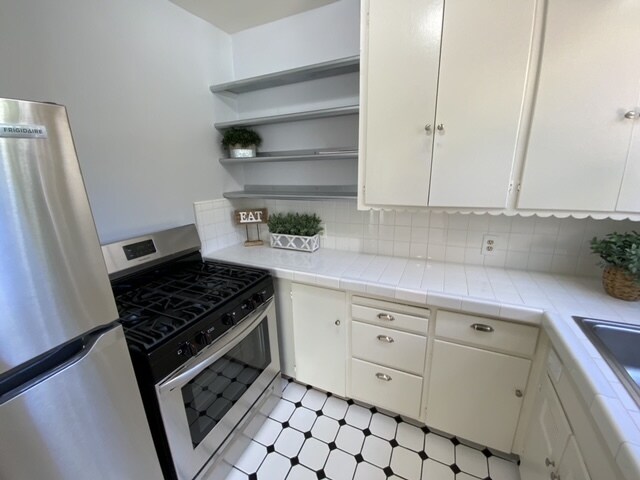 Building Photo - 2028 3/4 Argyle Ave