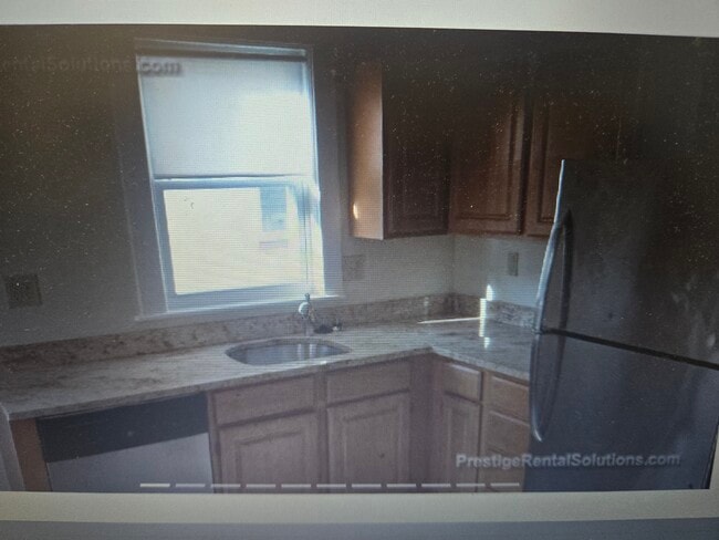 Building Photo - 21 Roseclair St