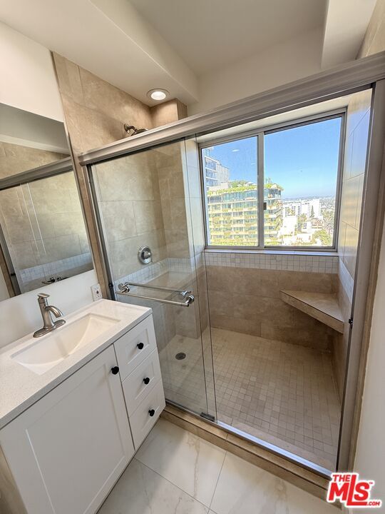 Building Photo - 999 N Doheny Dr