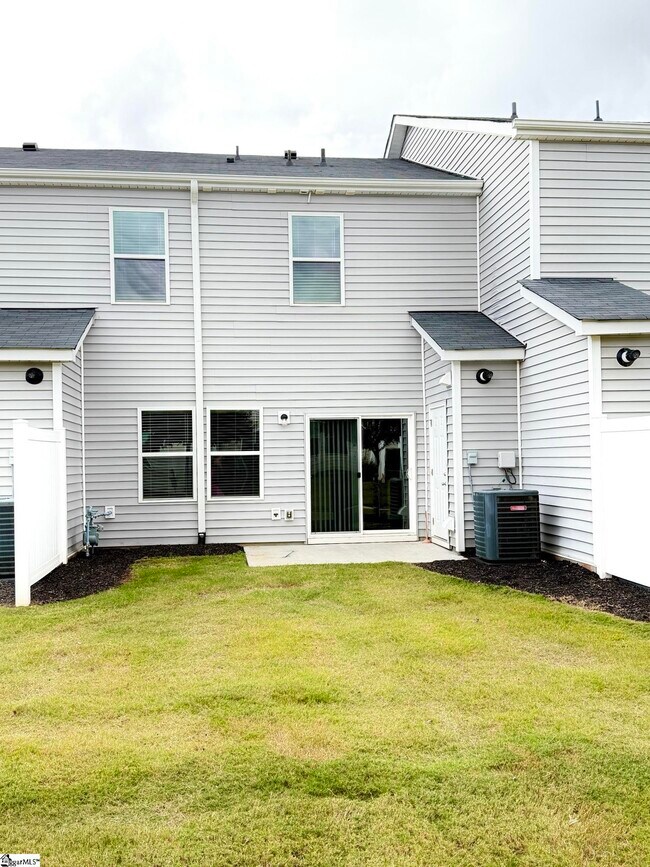 Building Photo - 424 Windsinger Ln