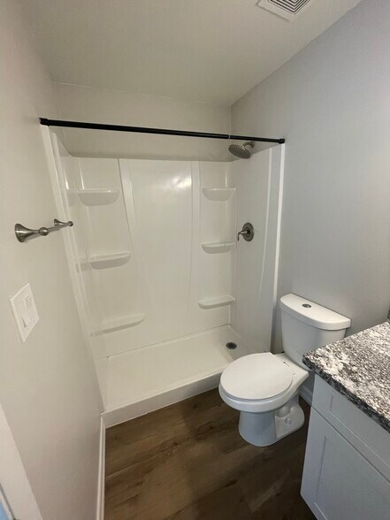 Master bathroom2 - 225 N Standage