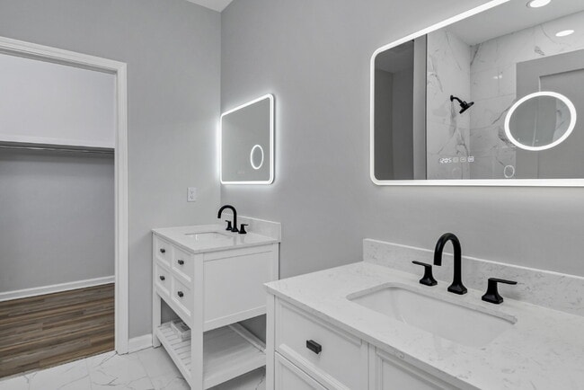 Building Photo - 32 Roberson St