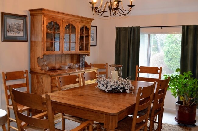 Building Photo - 504 Heritage Vlg