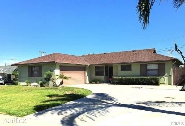 Building Photo - 3 br, 2 bath House - 20532 Varsity Dr