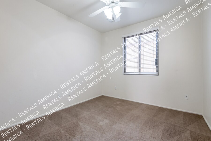 Building Photo - 3323 S Lakeside Ridge Loop