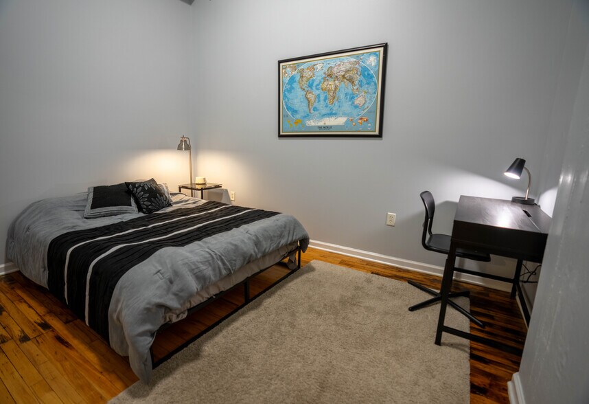 Building Photo - 624 E Walnut St