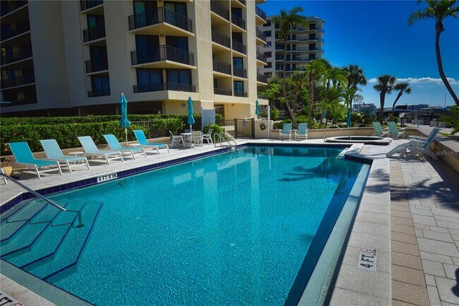 Building Photo - 690 Island Way