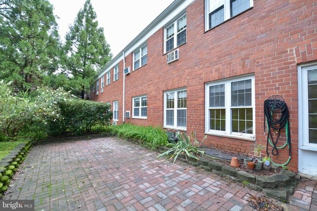 Building Photo - 3436 Martha Custis Dr