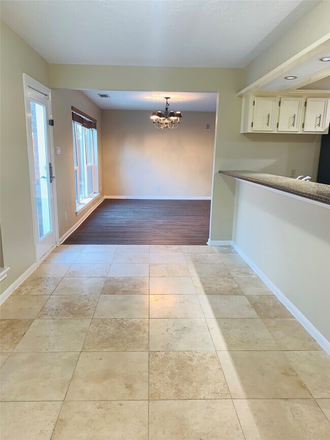 Building Photo - 14135 Sandfield Dr