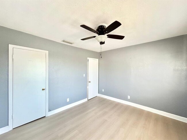 Building Photo - 2720 Edwards Ave S