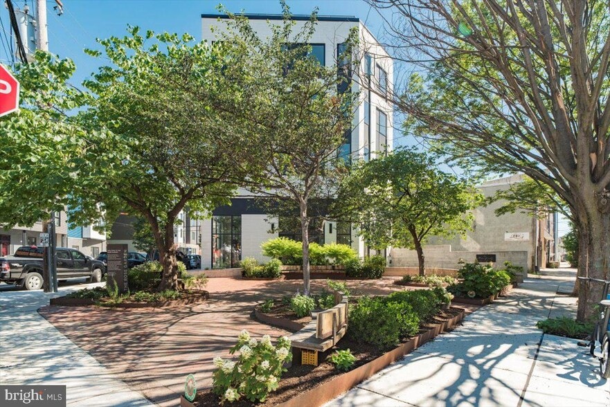 Building Photo - 1405 Frankford Ave