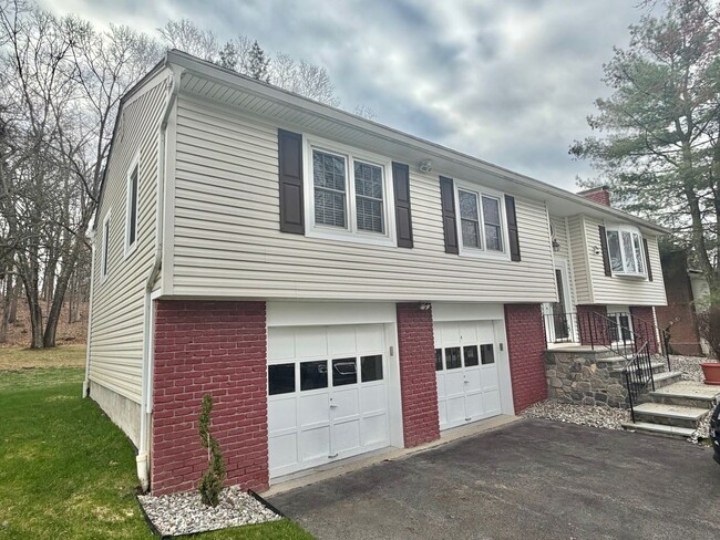 Building Photo - 29 Carriage Hill Ln