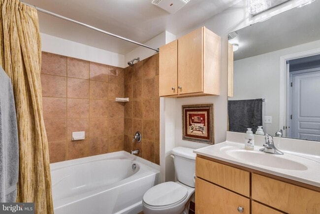 Building Photo - 616 E Street NW Unit 446