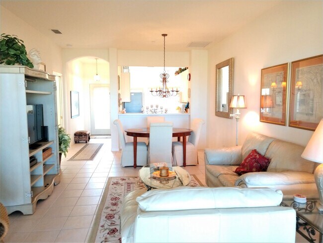 Building Photo - Seasonal Short-Term Villa located in Pelican Pointe Golf & Country Club!