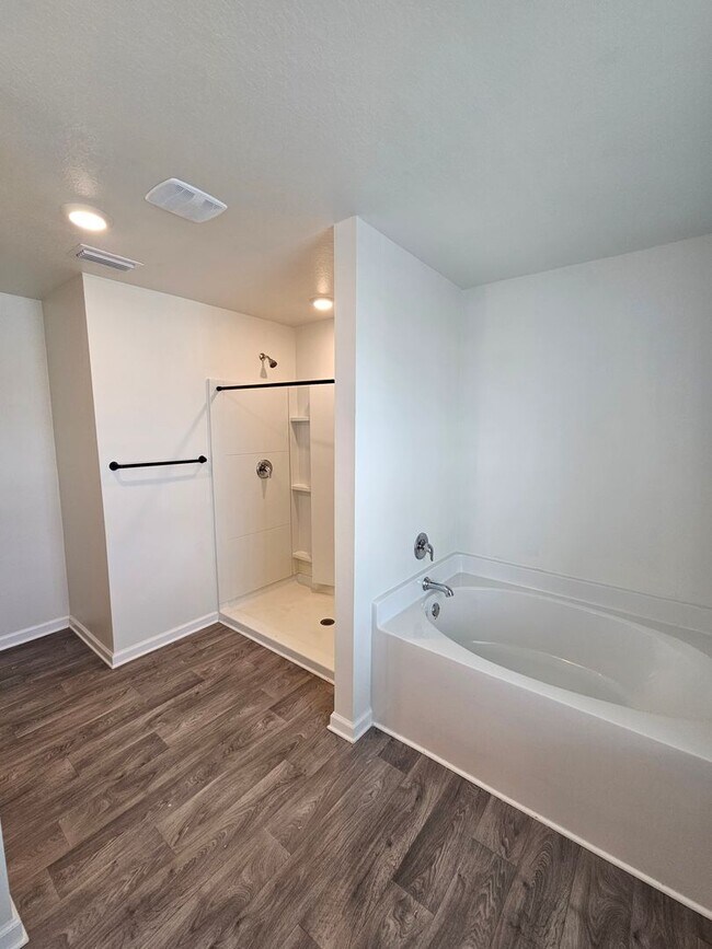 Building Photo - Spacious 4-bedroom Home in Panama City, FL - Perfect for long-term rental! *1/2 Off 1st Month's R...