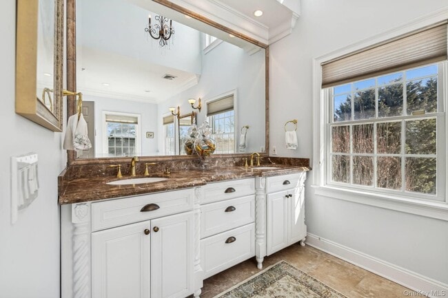 Building Photo - 23 Meadow Ln