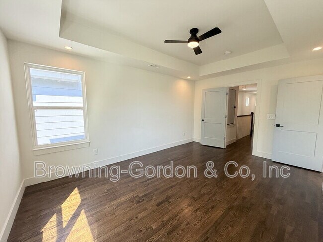 Building Photo - 2160B Whitney Ave