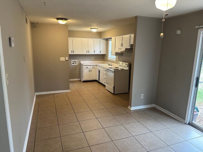 Building Photo - Newly Renovated 3 bed 1 bath in Southaven MS