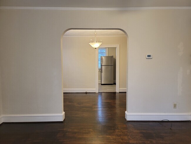 Building Photo - 67 Greenbriar Ave