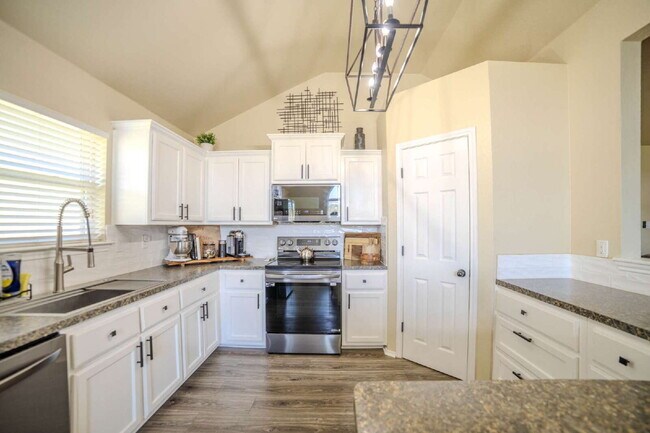 Building Photo - Beautiful 4-Bedroom Home with Spacious Bac...