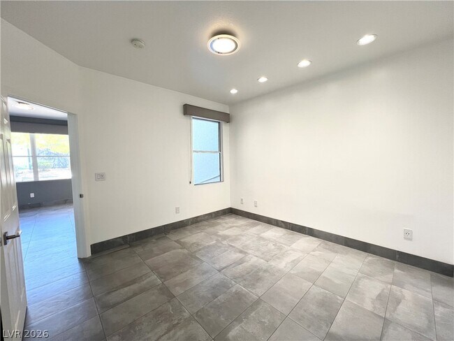 Building Photo - 6955 N Durango Dr