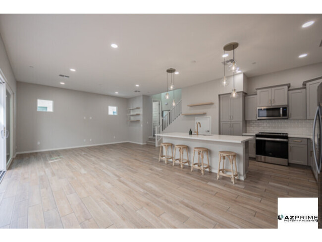 Building Photo - Discover this stunning4/4.5 Gilbert house ...