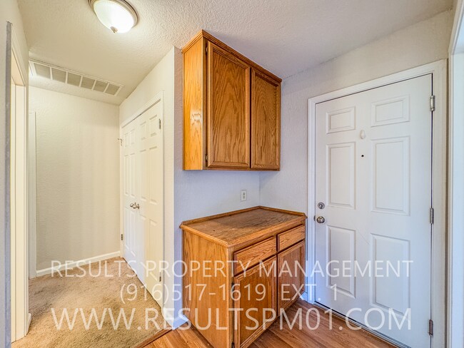 Building Photo - 3 bedroom on a Large Corner Lot