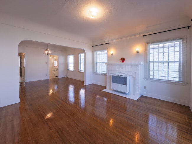 Building Photo - 649 N Irving Blvd