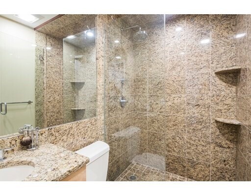 Building Photo - 75 Clarendon St