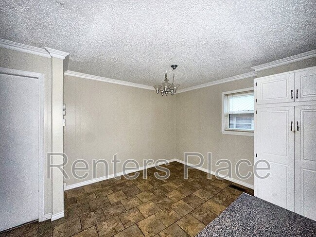 Building Photo - 302 N Wortman Ave