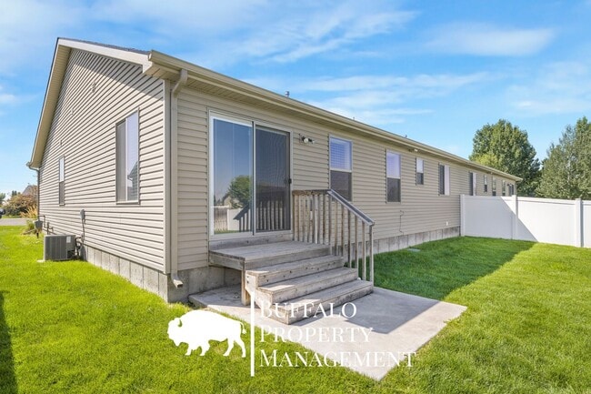 Building Photo - 4215 Roy Cir
