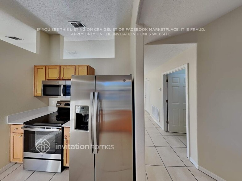 Building Photo - 2797 Benrock Terrace