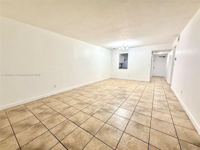 Building Photo - 2500 SW 81st Ave