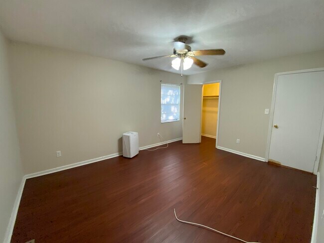 Building Photo - 2506 Waldemar Ln