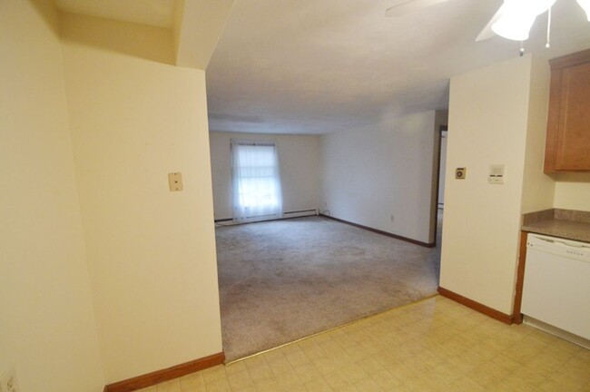 Building Photo - Holden: 2 Bed 1 Bath, Heat & Hot Water Inc...