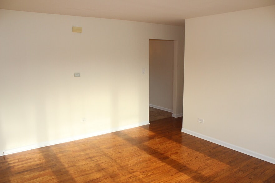 Building Photo - 14437 S Ravinia Ave