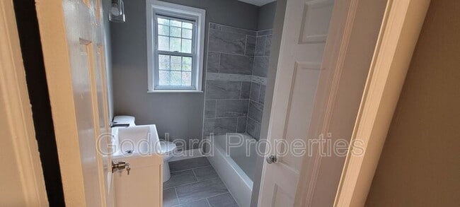 Building Photo - 5916 Northwood Dr