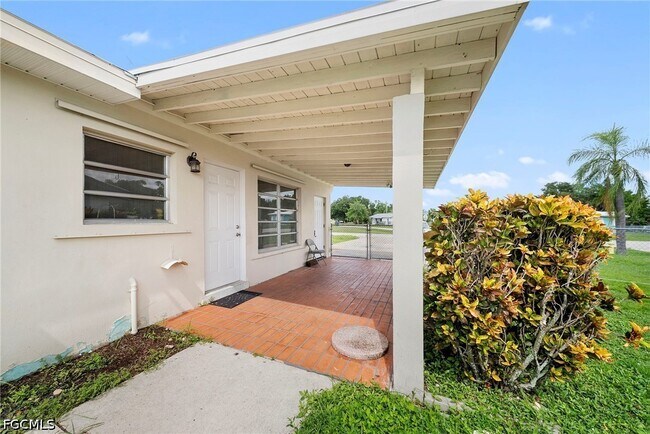 Building Photo - 275 Lakeview Dr